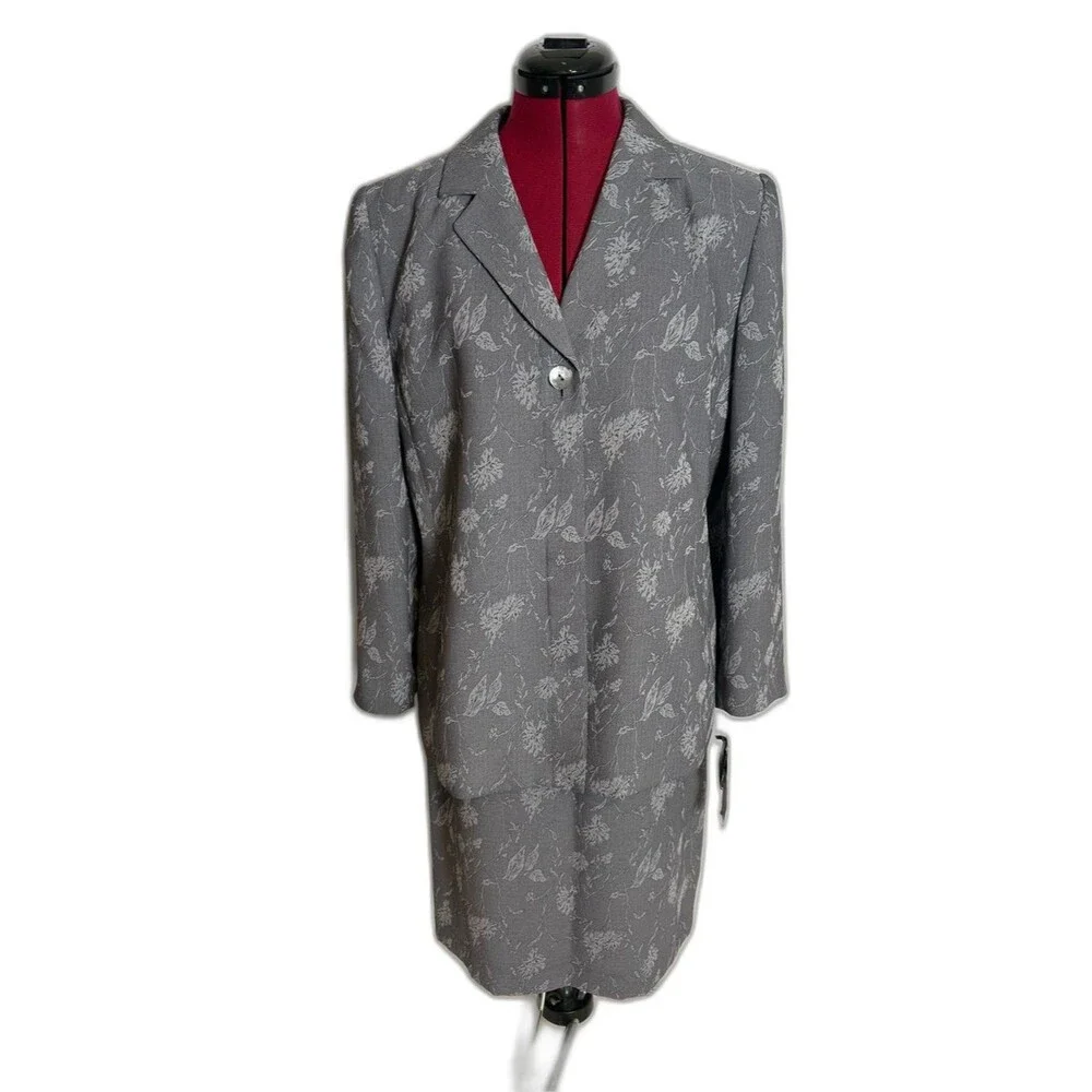 NWT Le Suit Skirt Suit Woman's Size 14P Grey Floral 2-Piece Set Blazer & Skirt